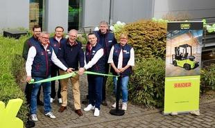 Clark visavis team raw 310